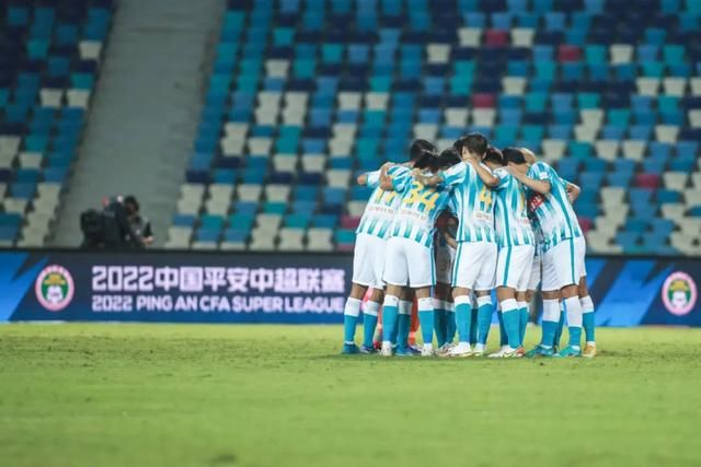 法国媒体TeamFootball报道，多支法国和德国球队有意引进兰斯的30岁进攻型中场伊东纯也。